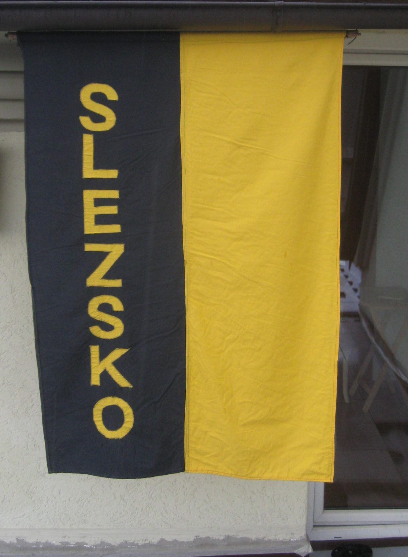 Slezská vlajka 30x20 cm, karabinky