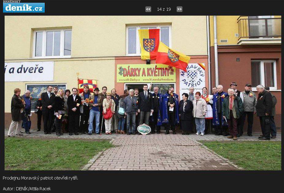 Moravská vlajka svislá 20x30 cm, tunýlek