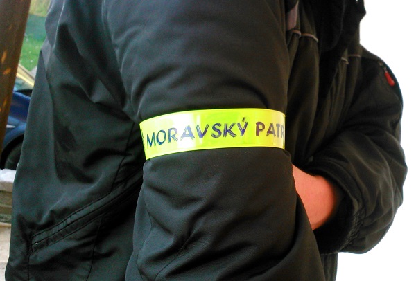 Dárek k objednávce nad 450 Kč - Reflexní páska žlutozelená, MORAVA + MORAVSKÝ PATRIOT 400 x 30 mm