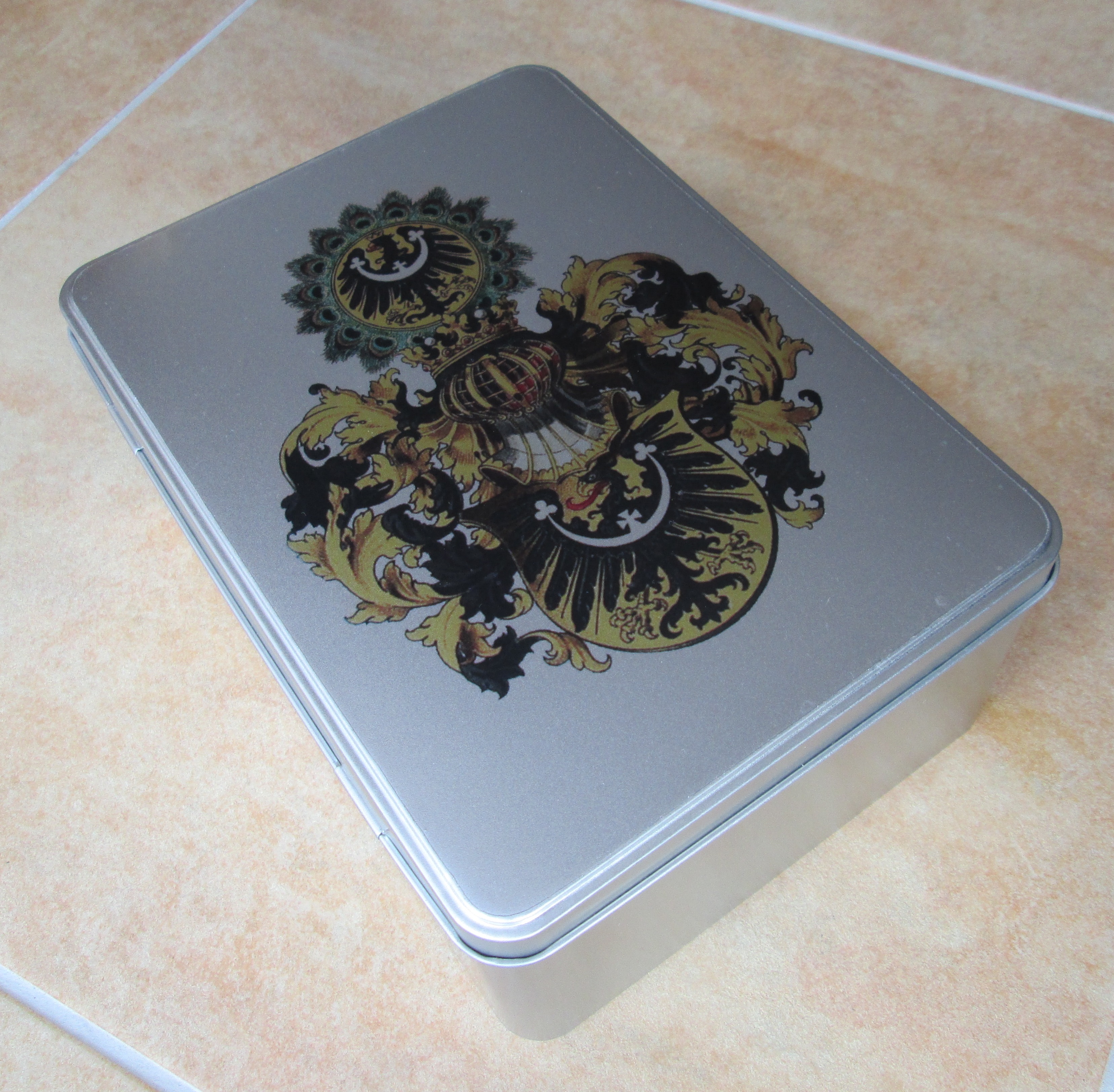 Plechová dóza velká stříbrná s úplným znakem Slezského knížectví