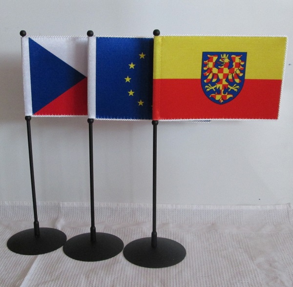 Stojánek pro navlečení vlaječky
