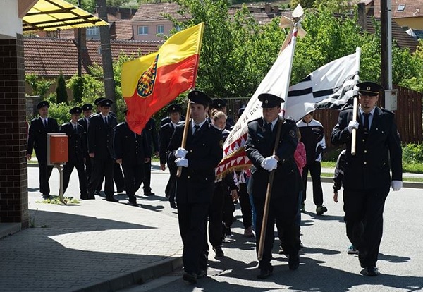Moravská vlajka 150x100 cm, tunýlek