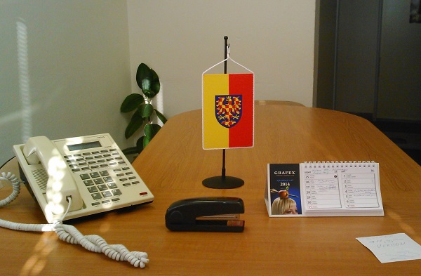 Stolní vlaječka Moravy 11 x 16 cm