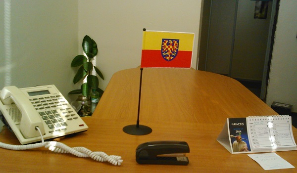 Stolní vlaječka Moravy 16 x 11 cm