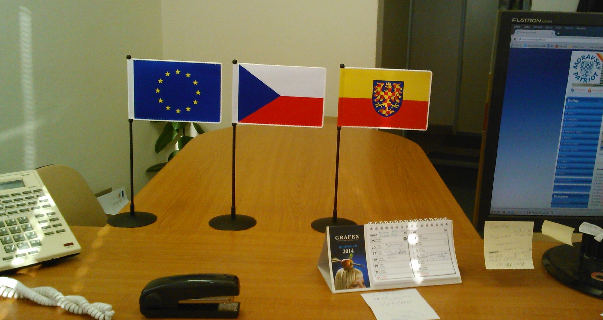 Stolní vlaječka ČR 16 x 11 cm