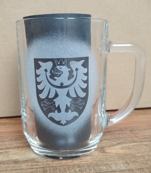 Sklenice s uchem krýgl 0,5 se slezským znakem