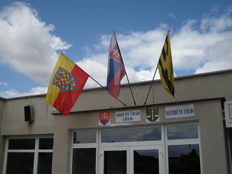 Moravská vlajka 150x100 cm, karabinky