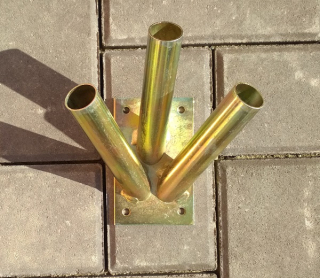 Držák vlajky trojitý