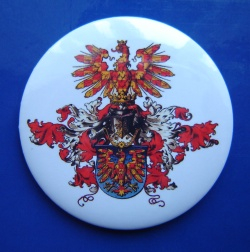 Placka  úplným znak Moravy na bílém pozadí, 56 mm