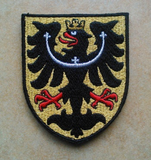 CELOPLOŠNÝ vyšívaný slezský znak 6x8 cm, kovové nitě zlaté a stříbrné barvy