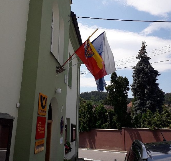 Moravska_vlajka_Stepanov_nad_Svratkou