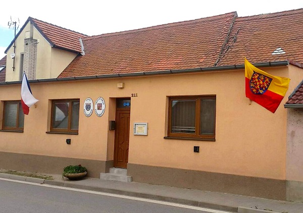 Moravska_vlajka_Kucharovice