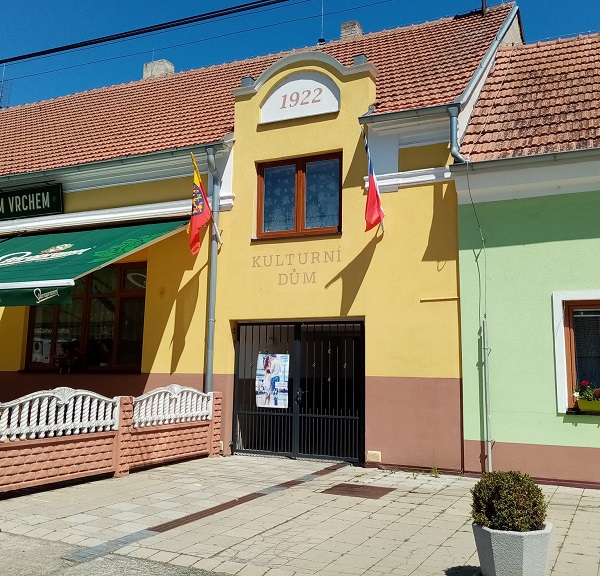 Moravska_vlajka_Milovice