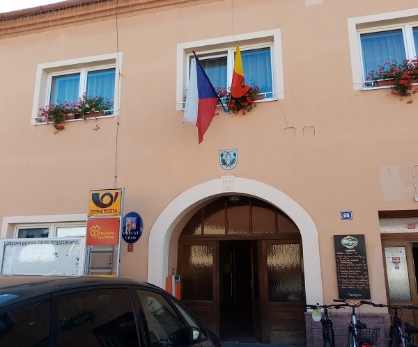 Moravska_vlajka_Pouzdrany