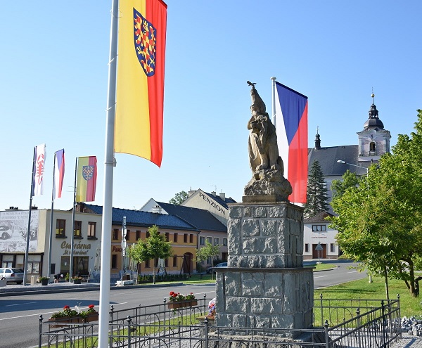 Moravska_vlajka_Slatinice